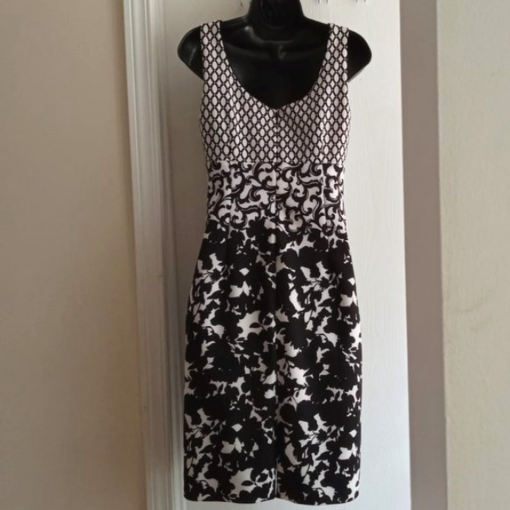 White House Black Market | Chic Symmetrical Sleeveless Dress - Picture 3 of 10